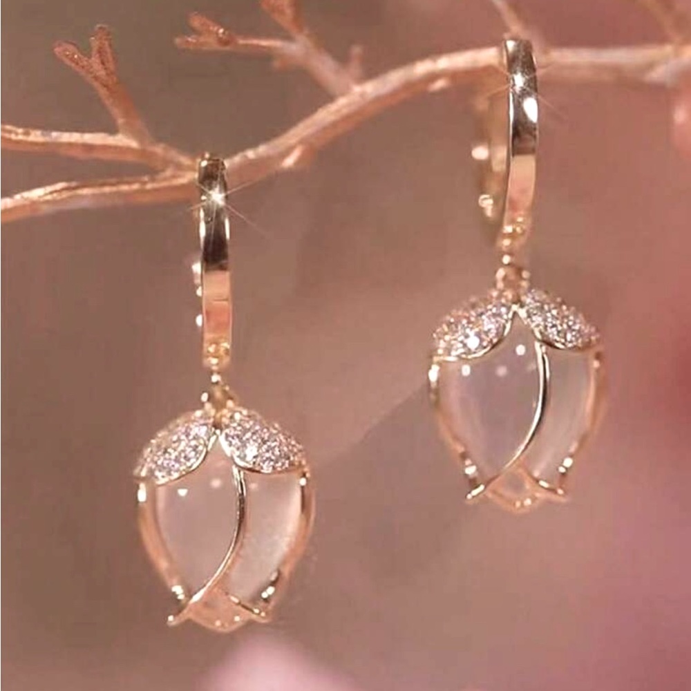 Tulip Metallic Earrings NEW 🏷️